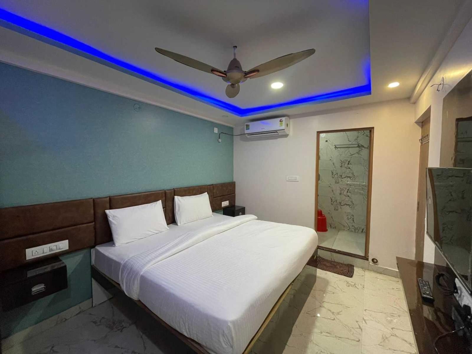 Oyo Hotel Pvg Comfort Chik Bānavar Exteriör bild
